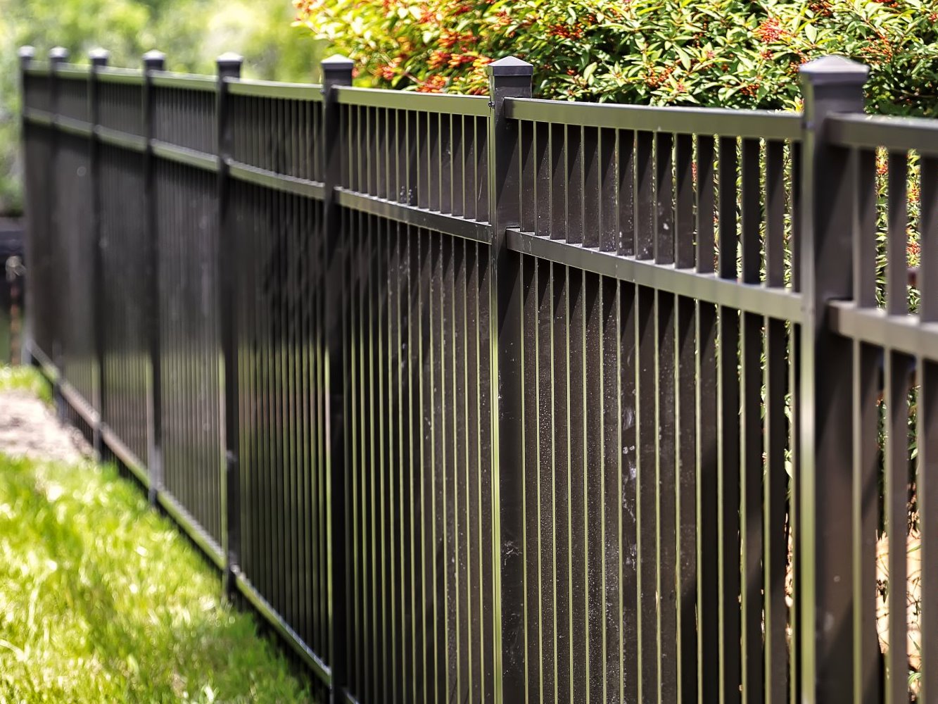 Aluminum fence solutions for the Savannah, Georgia area